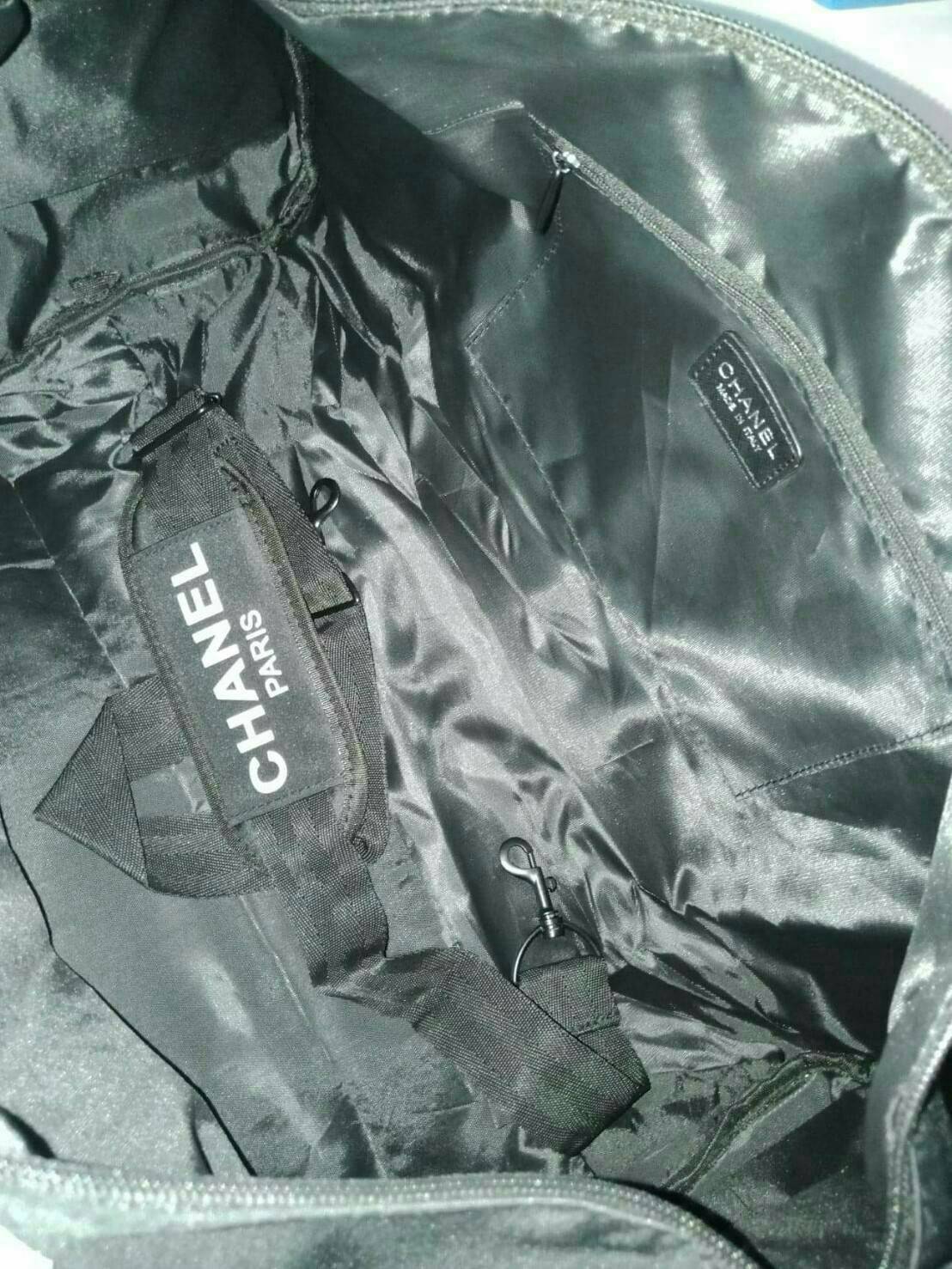 Chanel travel & fitness bag กับ Chanel Travel Bag Gym Duffel Weekend ตัวกระเป๋าเป็นผ้า Oxford หนาอย่างดี