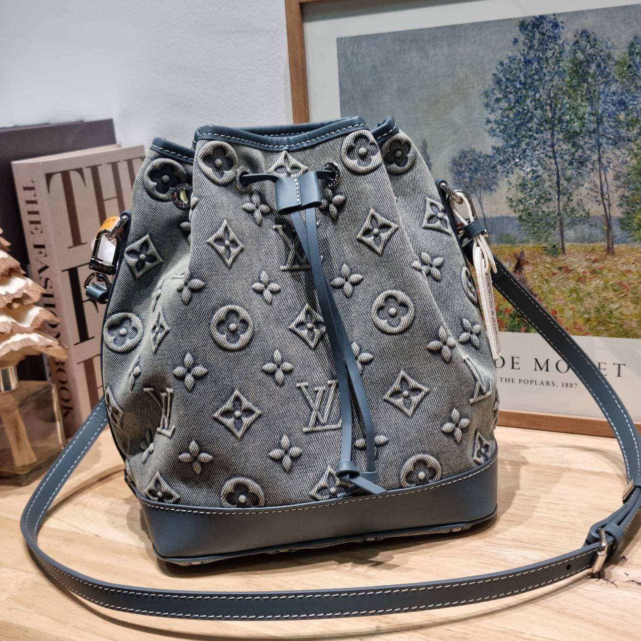 LV Neo washed denim monogram bag / LV Bucket Bag ใหม่ล่าสุด กระเป๋าทรงบัคเก็ตรุ่นฮิตที่มาในรูปแบบ washed denim สวยคลาสสิค คมชัด ดูแพง