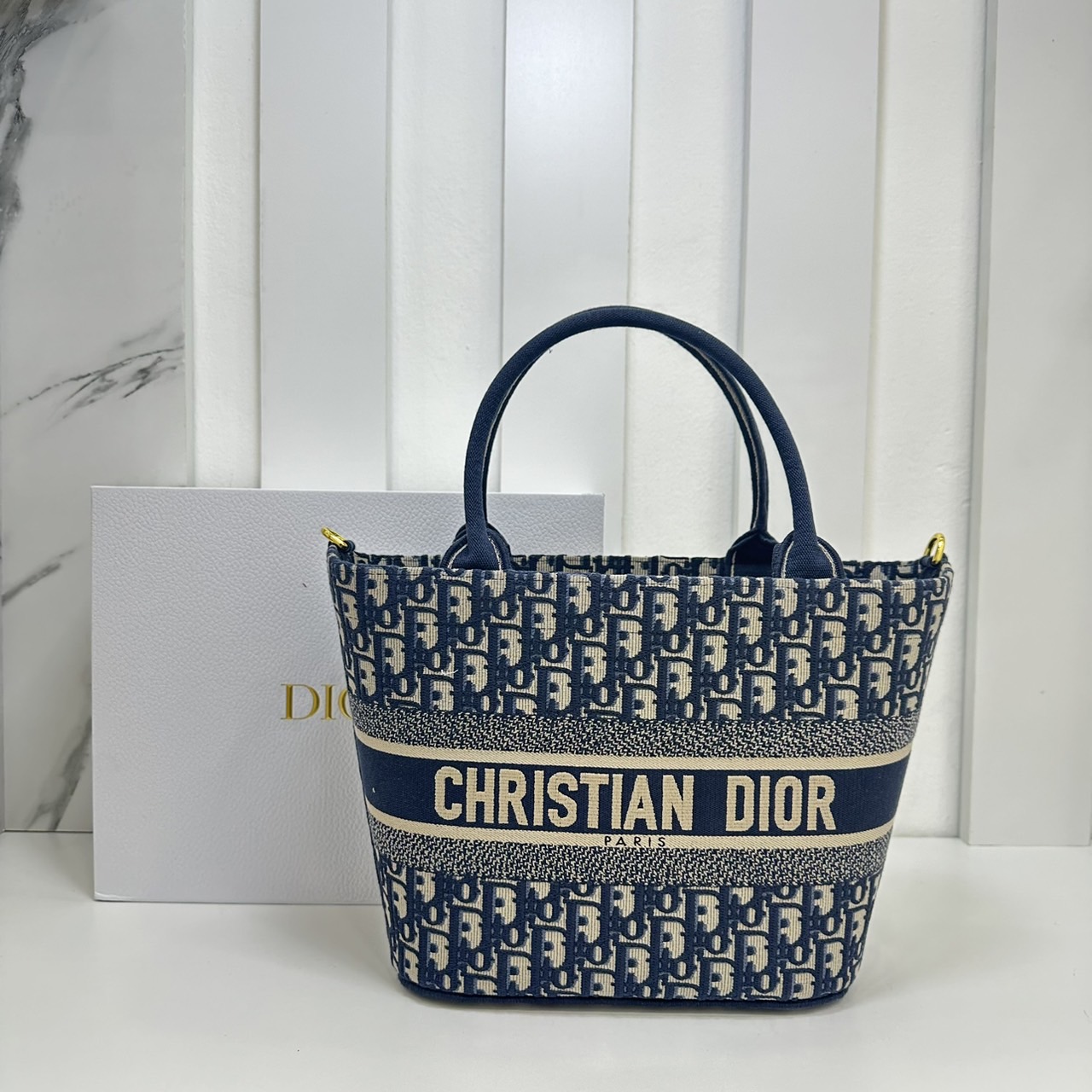 DIOR Hat Basket Bag / DIOR NEW LINE TOTE / DIOR KID TOTE กระเป๋าทรงโท้ทรุ่นใหม่ เอกษณ์ความหรูหรา โดดเด่นสวยงาม เกรดออริ 1:1 ใช้งานต่างประเทศได้