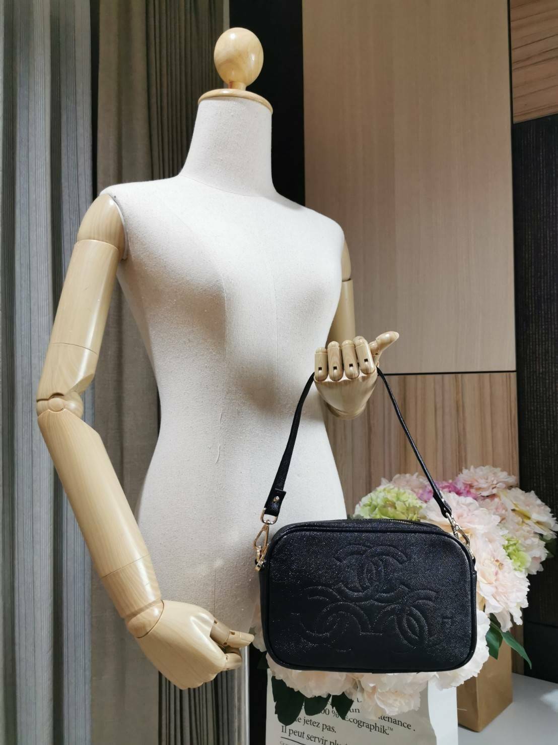 CHANEL Caviar Handbag Crossbody bag / Chanel Shoulder Bag With 2Straps กระเป๋าสะพาย หนังลายคาเวียร์ทั้งใบด้านหน้ามีโลโก้แบรนด์