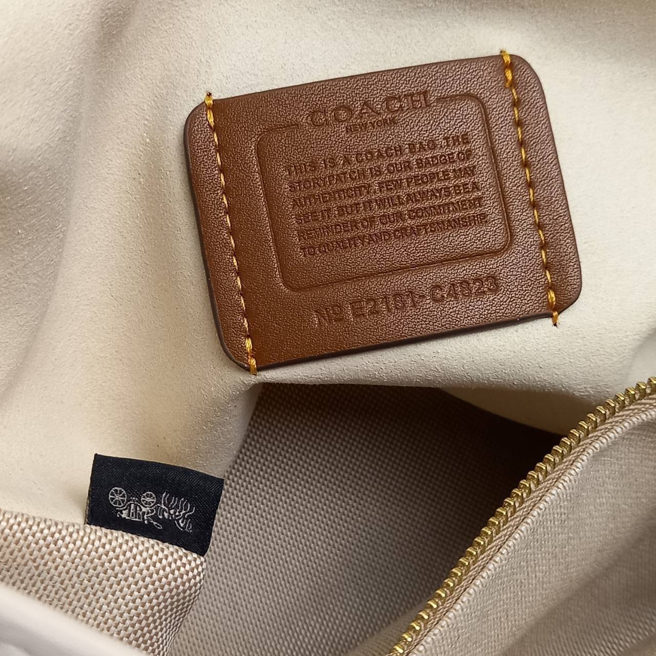 COACH SOFT TABBY SHOULDER BAG (C4823//C5261) กระเป๋าถือ กระเป๋าสะพาย ที่ใครๆก็เข้าถึงได้ หรูหรา คลาสสิค ลุคเรียบร้อย แต่ความสวยไม่น้อย! ดาเมจความลุคผู้ดีรุนแรงมาก!!เกินต้าน!!// วัสดุหนังแท้ทั้งใบ หนังเรียบ หนังนิ่มมากๆ อยู่ทรงสวยมากๆด้วย// ด้านในโล่งกว้าง