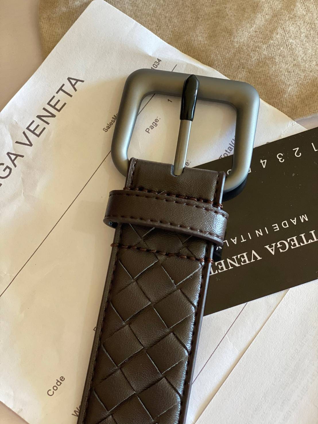 VIP 】♥️ BOTTEGA VENATA BELT เข็มขัดสุดหรูงานหนังแท้ ดีไซน์สุดคลาสสิคสไตล์ พร้อมส่ง 3 สี ภาพสินค้าถ่ายจากงานขายจริง สวยมากค่ะ หนังคุณภาพดีมาก เข้าได้กับทุกลุ๊คสไตล์การเเต่งตัว สวยหรูดูดีมีระดับ ไอเท็มนี้แนะนำเลยค่ะ!