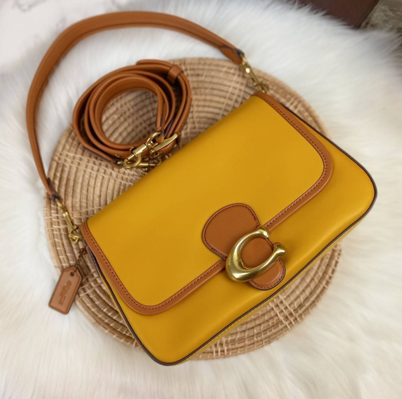 COACH SOFT TABBY SHOULDER BAG (C4823//C5261) กระเป๋าถือ กระเป๋าสะพาย ที่ใครๆก็เข้าถึงได้ หรูหรา คลาสสิค ลุคเรียบร้อย แต่ความสวยไม่น้อย! ดาเมจความลุคผู้ดีรุนแรงมาก!!เกินต้าน!!// วัสดุหนังแท้ทั้งใบ หนังเรียบ หนังนิ่มมากๆ อยู่ทรงสวยมากๆด้วย// ด้านในโล่งกว้าง