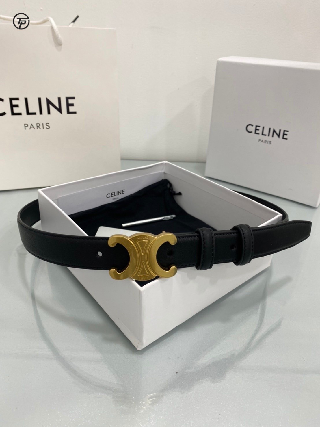 CELINE Belt Leather / CELINE Triomphe Belt in Smooth Calfskin พร้อมส่ง เข็มขัดเซลีน มีเส้นเดียวใช้ได้ทั้งปี ไม่ว่าลุคไหนๆ เส้นเดียวเอาอยู่ งานหนังเรียบสวยมาก แนะนำค่ะ