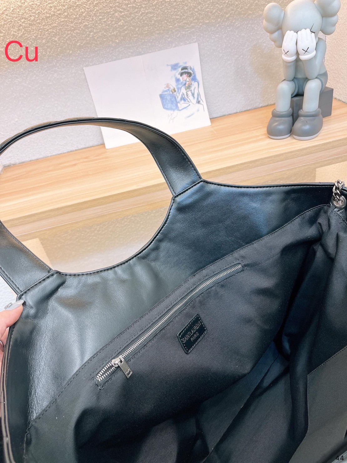 YSL tote bag / YSL ICARE MAXI SHOPPING BAG พร้อมส่ง 3 สี กระเป๋าใบใหญ่ทรงโท้ท ที่เอาอยู่ทุกลุค จุของได้แบบไม่ต้องกังวล พิเศษแถมใบลูกให้อีกใบ คุ้มค่ามากๆบอกเลย