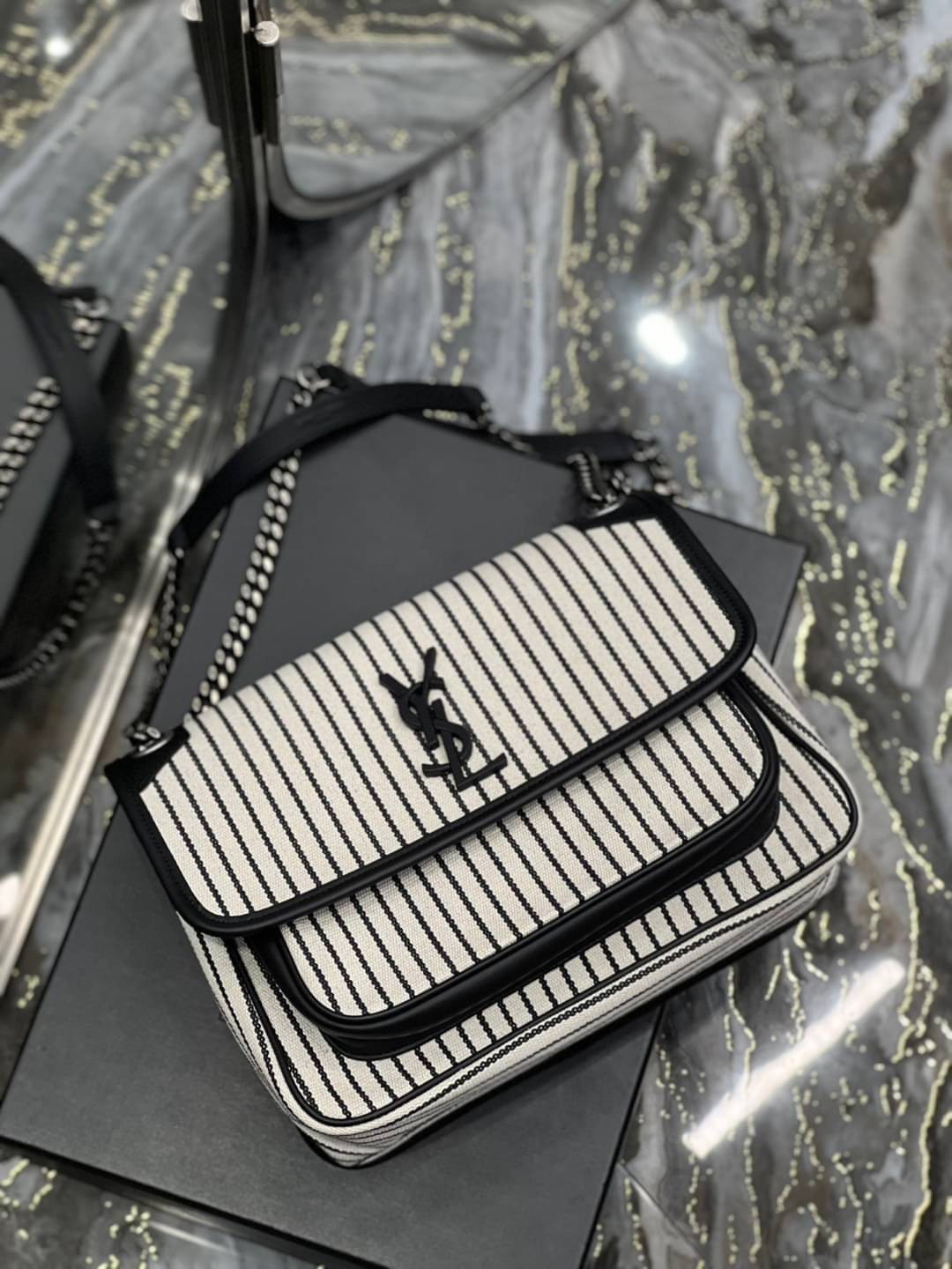 YSL Niki Medium Striped Canvas Shoulder Bag / YSL Niki Striped / YSL NIKI MEDIUM CHAIN BAG IN CANVAS เกรดเทพ ออริจินอล งานหนังแท้และผ้าแคนวาสอย่างดี ภาพถ่ายจากงานขายจริง ใช้งานต่างประเทศได้