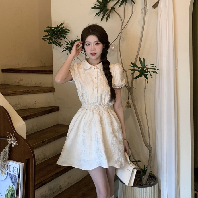 พร้อมส่ง 📝🎅🏻 Deaca dress เดรสแขนสั้นผ้าอัดลายสวยมากสีครีม (IN38077)
