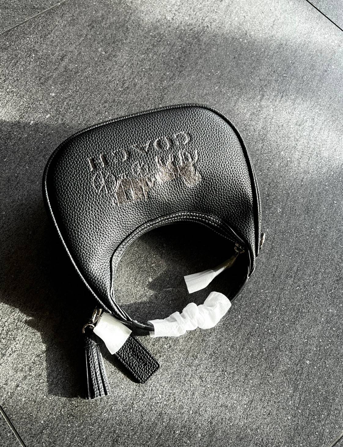 COACH CARMEN MINI CROSSBODY BAG กระเป๋ารูปทรงพระจันทร์โค้งมน น่ารักน่าใช้มากๆ!! เกรดท็อปออริ เกรดดีสุด สลับแท้ 1:1 ใช้ต่างประเทศได้