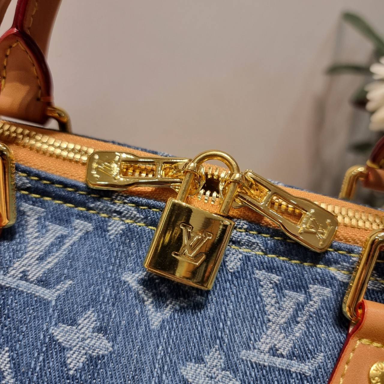 LV speedy 25 denim bag กระเป๋าทรงหมอน รุ่นท็อปฮิต กับดีไซน์ใหม่ต้อนรับฤดูร้น โดดเด่นด้วยการตกแต่งลายพิมพ์ไม่เกร่อ เดนิมสดใส