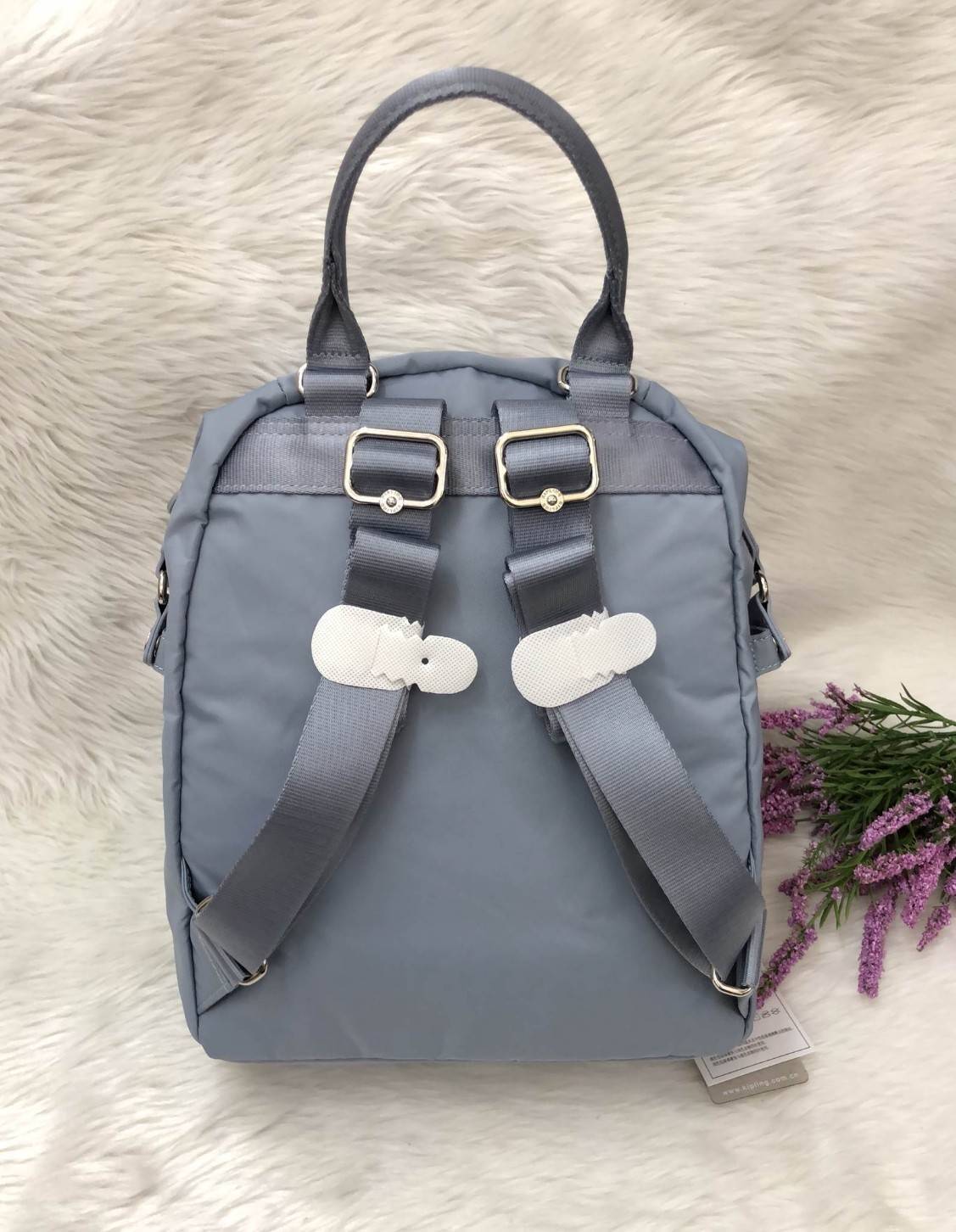 Kipling Naleb Backpack 2018 พร้อมส่งความน่ารัก กระเป๋าเป้ดีไซน์เก๋ตามแบบฉบับแบรนด์ดัง วัสดุไนล่อน ฐานบุฟองน้ำอยู่ทรงสวยน่าใช้มากค่ะ ด้านหน้ามีช่องซิปขนาดกลาง ใส่มือถือหรือของจุกจิกอื่นๆได้ค่ะ เปิดปิดช่องหลักแบบซิป ภายในโล่งกว้าง ใส่ของจุดจิกระหว่างวันได้เ
