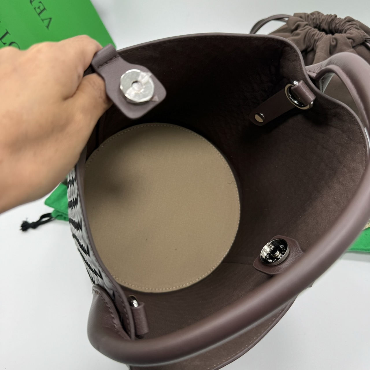 BOTTEGA MINI CABAT LEATHER TOTE BAG 19cm กระเป๋าสะพายขนาดมินิ พร้อมใบลูก ดีไซส์สานเป็นเอกลักษณ์ หนัง nappa นิ่มสวยงาม