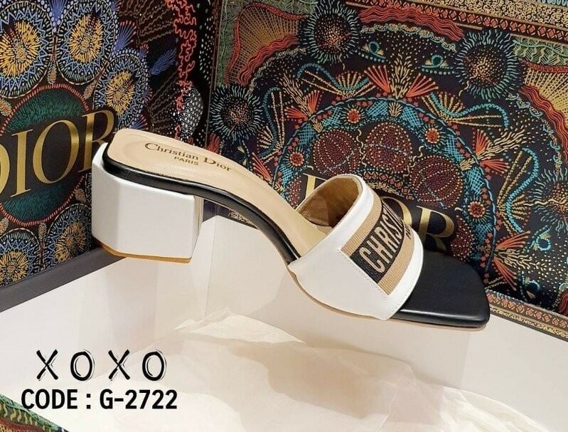 Christian dior รองเท้า งานสวม สวยเก๋ ดูแพงเกินราคาขาย สวมใส่ง่าย งานเรียบร้อย ส้นทรง 6 เหลี่ยม ใช้งานจริง ใส่สบาย ทรงตัวไม่เมื่อย