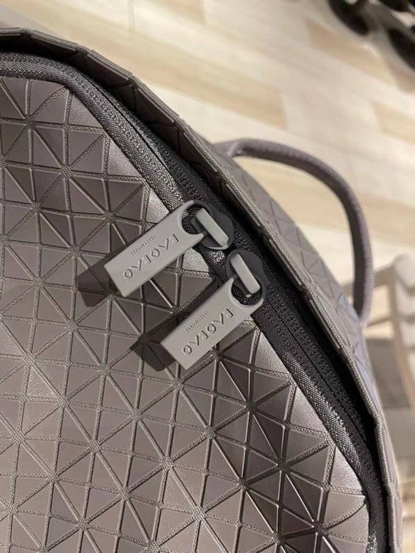 VIP GIFT 】BAOBAO ISSEY MIYAKE Daypack One Tone Backpack