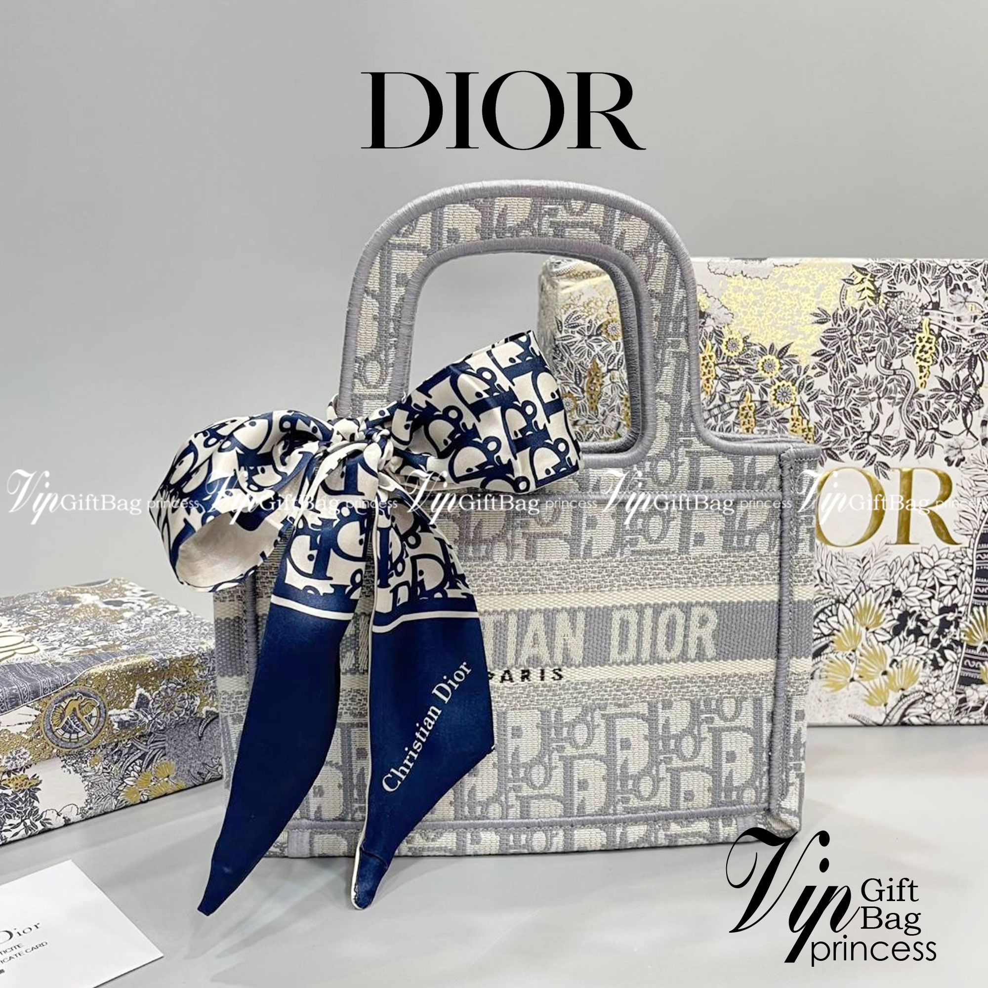 MINI DIOR BOOK TOTE 22cm Blue / Gray Dior Oblique Embroidery กระเป๋าถือทรง Shopping ขนาดมินิน่ารัก สวยคลาสสิค พกพาสะดวก ใช้งานง่ายสุดๆ วัสดุงานทอละเอียด ภายในโล่งกว้าง ภาพสินค้าถ่ายจากงานขายจริง ใช้งานต่างประเทศได้