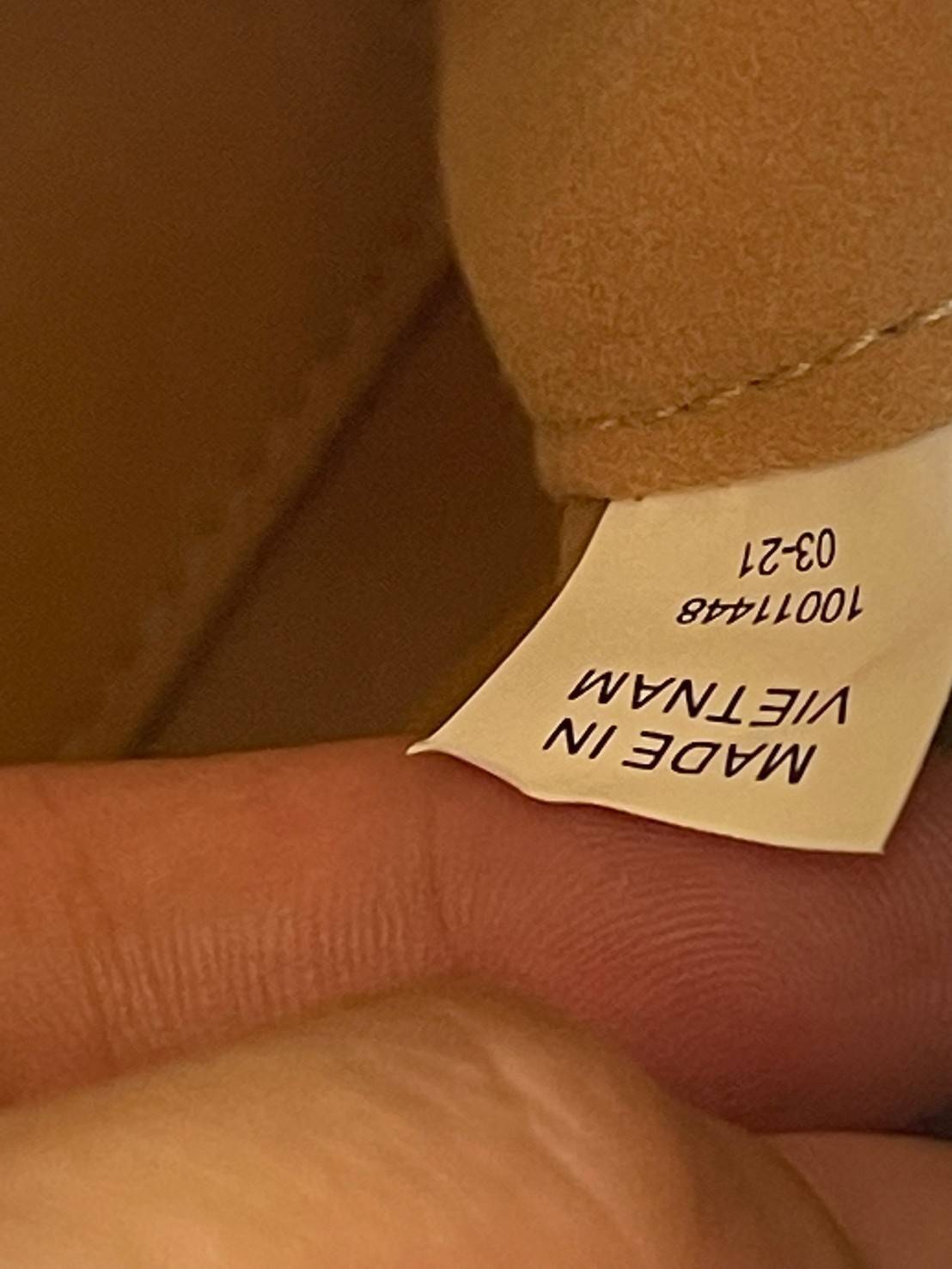 Large: Tory burch T Monograme Jacquaed Duffle เป็นทรงกระเป๋าที่มีความฮอตฮิตตลอดกาล ด้วยรูปทรงคลาสสิคและเหมาะใช้งานเข้ากับทุกสถานการณ์ ไม่ว่าจะเป็นกระเป๋าสะพายไหล่ เพิ่มความคล่องตัวและเข้าได้กับทุกลุค ไม่ว่าจะเป็นวันสบายๆ หรือวันที่ต้องออกไปทำกิจกรรมลุยๆ ห