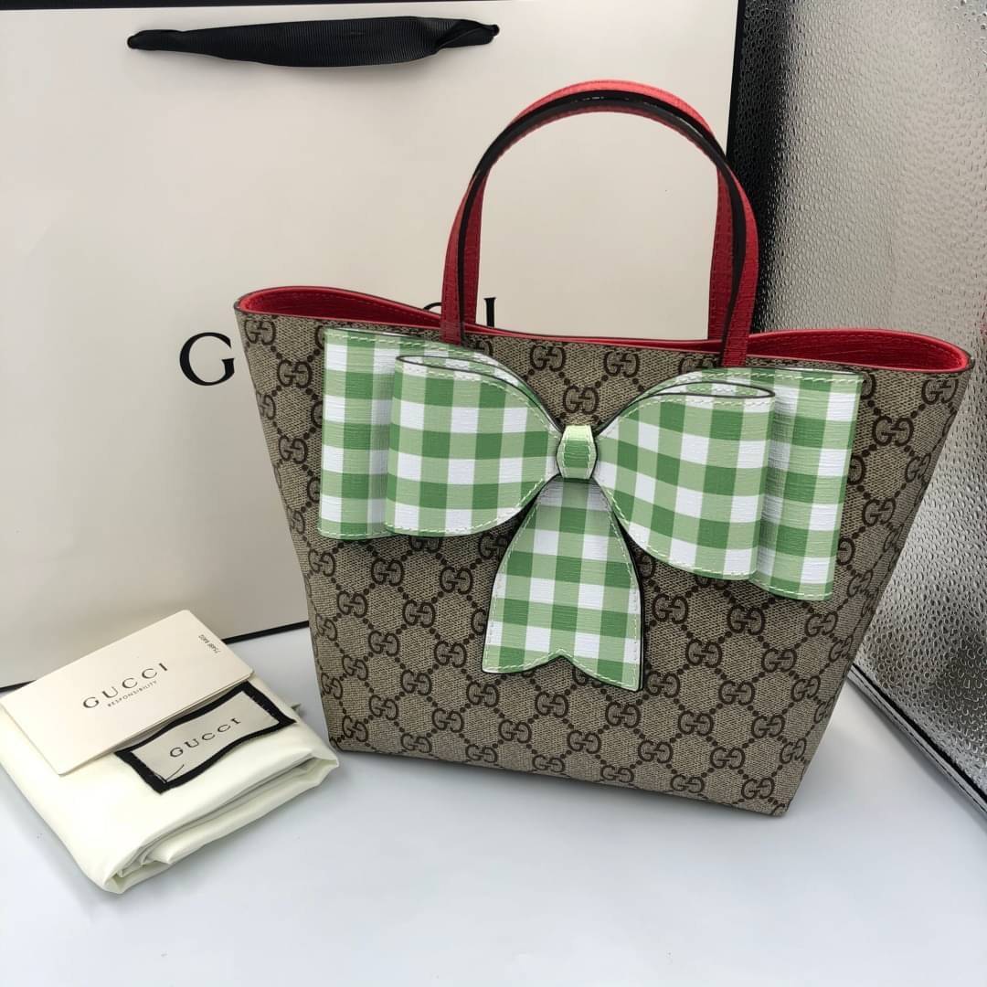 VIP 】Animal-Friendly Gucci Kid GG Supreme Tote Bag งานหนังแท้ทรงตั้งสวย ขนาดกะทัดรัด จุของได้เยอะ ใช้ได้ทั้งเด็กและผู้ใหญ่ น่ารักมากค่ะ