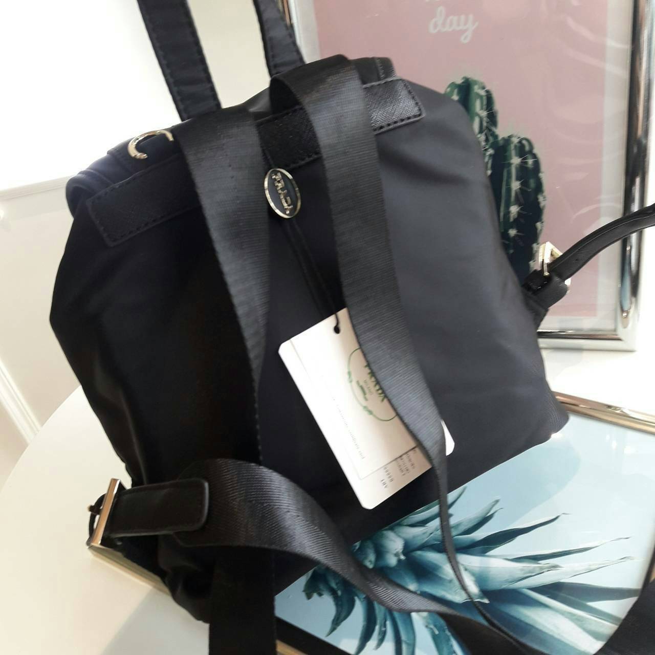 PRADA MINI BACKPACK with chain กระเป๋าเป้ size mini premium gift จากแบรนด์ Prada ขนาดกำละงน่ารัก ปรับสะพายได้หลายทรง วัสดุ nylon เปิดปิดด้วยกระดุมแม่เหล็ก ด้านหน้ามีช่องเล็ก น้ำหนักเบา ภายในมีช่องเล็ก และช่องซิป จุได้เยอะ ซับได้ 100& polyester มีหูหิ้วจับ