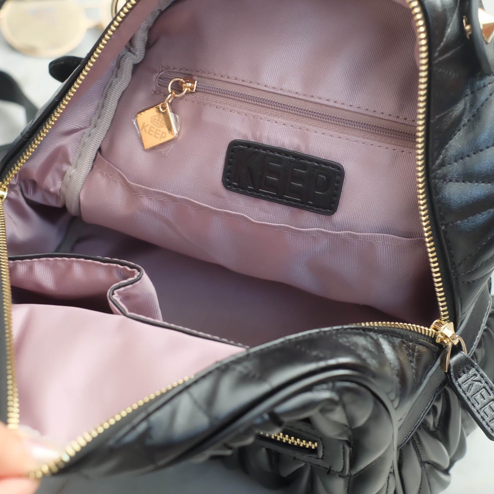 ฮิต!! จนต้อง ทำสีเพิ่ม 🌈🌈 KEEP ' Paris ' backpack 🎒👟 เป้ หนังแกะแท้ ระดับตำนาน ที่ครองใจสาวๆ เป็นอันดับหนึ่ง งานดี งานคุ้ม ต้องใบนี้เลย =>> กระเป๋า หนังแกะแท้เนื้อดี งาน handmade เย็บแบบฝีมือต่อฝีมือ เพิ่อให