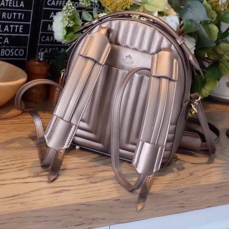 KEEP ' Nadia ' backpack 🎒👟 เป้ หนังแกะสังเคราะห์ สวย หรู ปักลายพิเศษ สามารถสะพายหลัง หรือ สะพายข้างได้ เลิศ !! =>> กระเป๋าทรงสวย งาน handmade เย็บแบบฝีมือต่อฝีมือ เพิ่อให้ได้ใบนี้