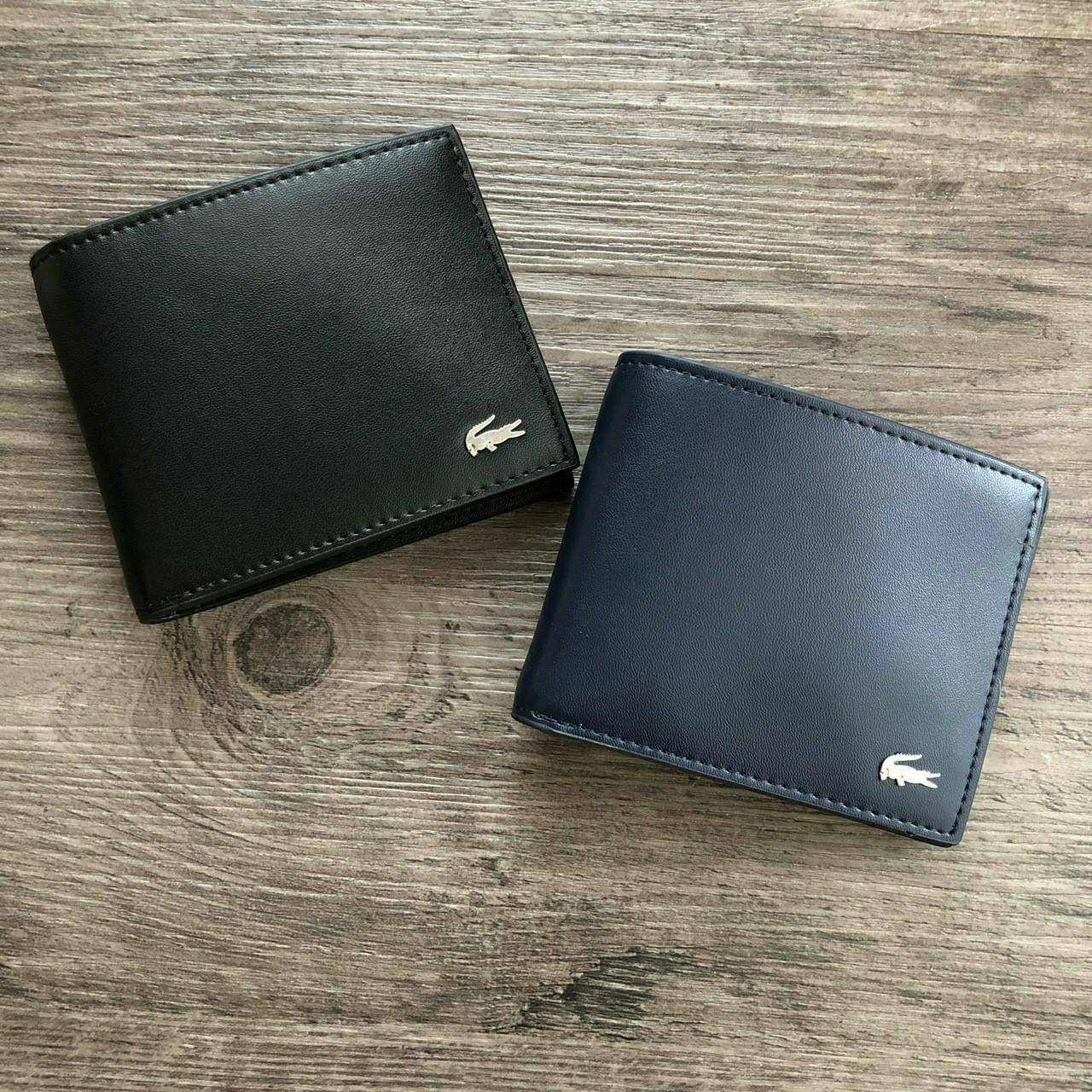LACOSTE Short Wallet with Key Set กระเป๋าสตางค์ใบสั้น Set สุดคุ้มมอบให้เป็นของขวัญหรือใช้เองก็แนะนำค่ะ อุปกรณ์ : มาพร้อมพวงกุญแจ + ถุงกระดาษแบรนด์ + กล่องแบรนด์