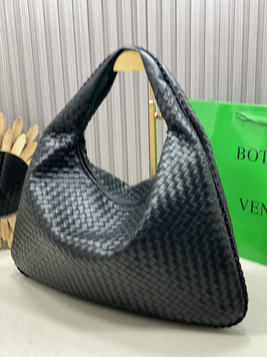 BOTTEGA Large Hop Shoulder Bag 48cm / BOTTEGA Hobo Bag กระเป๋าสะพายไหล่ใบใหญ่ จุของได้เยอะมาก ดีไซส์สานเป็นเอกลักษณ์สวยงาม