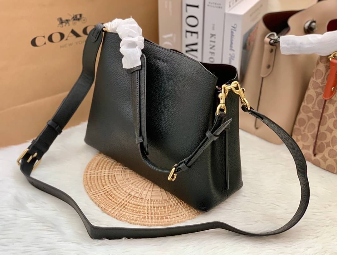 COACH WILLOW SHOULDER BAG ((C2745//C2590//C2621)) พร้อมส่งที่ไทย รุ่นแนะนำค่ะ🔥🔥 🔺กระเป๋าหิ้ว//คล้องไหล่//สะพายข้าง สุดคุ้ม! หนังแท้ชั้นดี ได้ไปหลงรักแน่นอนค่ะ หนังสวยมากๆ😘 🔺ตัวกระเป๋าแบ่งเป็นสองช่องหลัก ด้านนึงเป็นแ