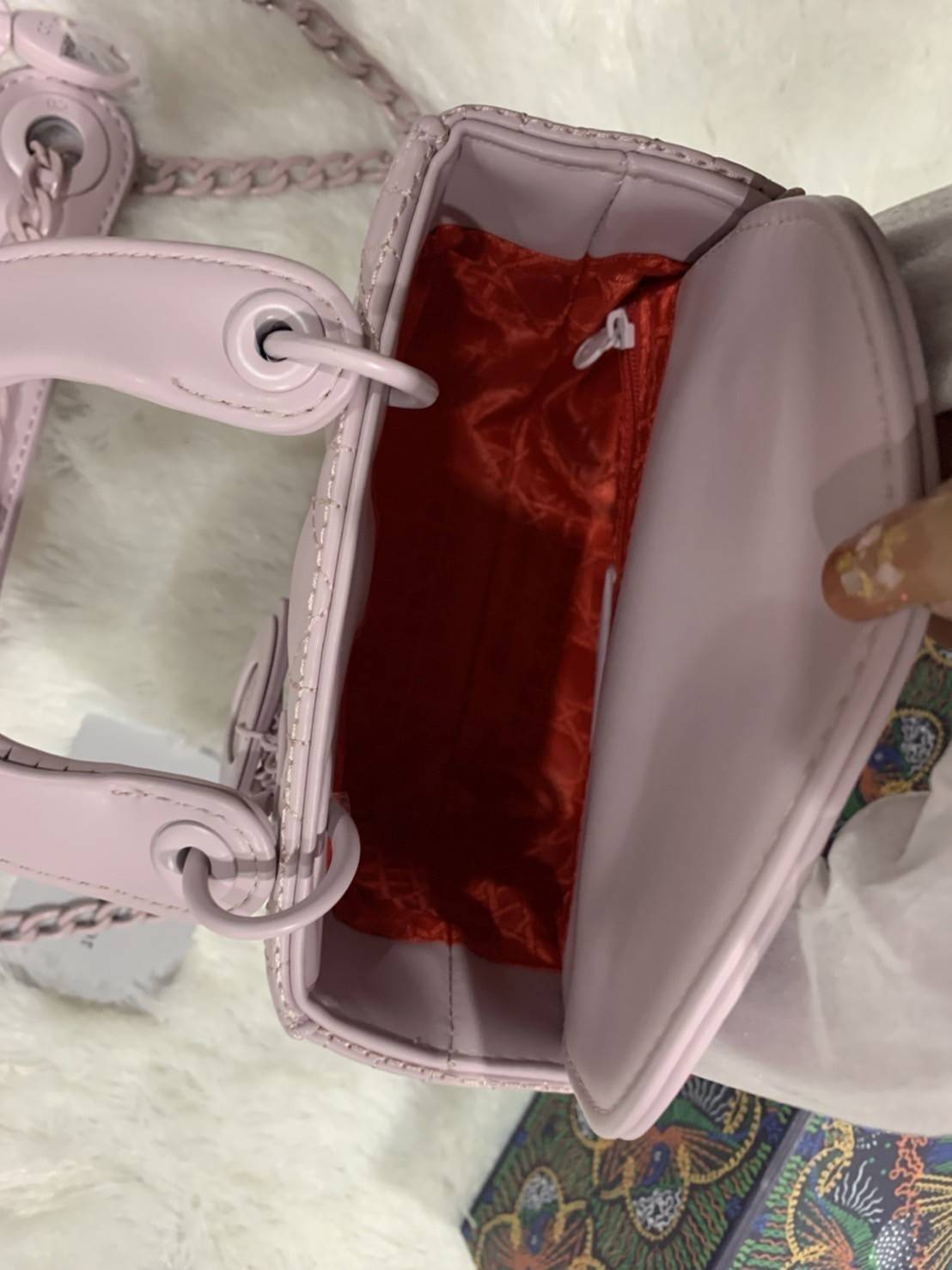 VIP 】MICRO LADY DIOR BAG Cloud ฺBlack & Pink My ABC Cannage Lambskin : VIP GIFT WITH PURCHASE (GWP) พรีเมี่ยมกิ้ฟ Limited Edition จาก DIOR DUTYFREE COUNTER ความสง่างามอีกหนึ่งรุ่นของ Dior รูปทรงสีเหลียม ขนาดกระทัดรัด อะไหล่เข้ากับสีกระเป๋า ตั้งอยู่ทรง ฐาน