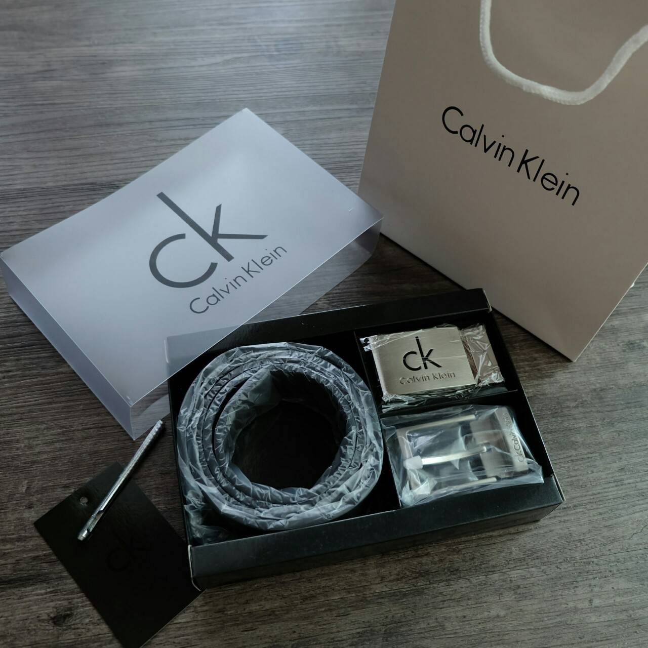 Calvin Klein Belt and Buckle Set เซตสุดคุ้ม!! เข็มขัด + หัวเข็มขัด 2 ชิ้น จะะมอบเป็นของขวัญ หรือใช้เองก็แนะนำเลยค่าา
