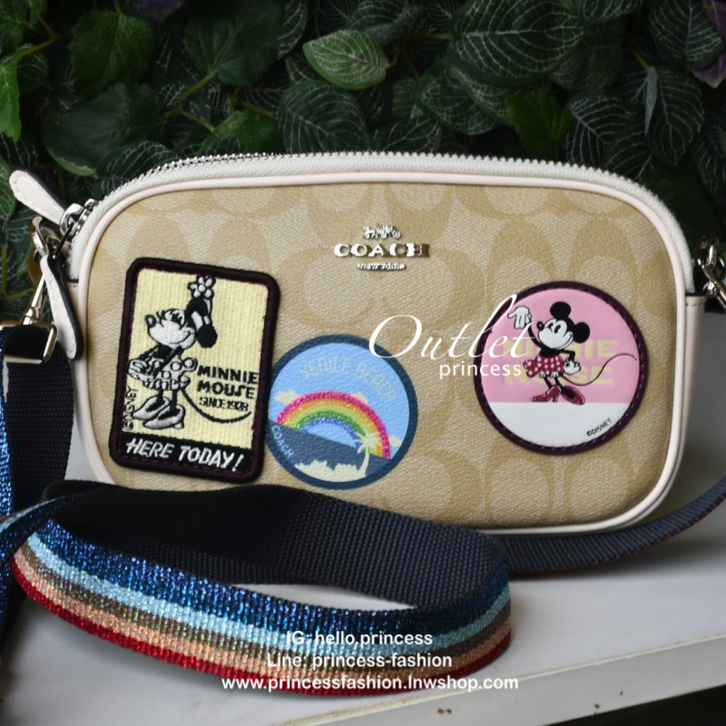 COACH MINI CROSSBODY MINNIE POUCH BAG กระเป๋าสะพาย size mini 2 zip วัสดุหนังลาย signature แต่งลาย minnie เพิ่มความน่ารัก limited edition เปิด - ปิดด้วยซิป แบ่ง 2 ช่องใหญ่ ภายในโล่ง ใส่ wallet กลาง มือถือได้ทุกรุ่น และของใช้จุกจิก พร้อมสายยาวถอด ปรับได้ค่ะ