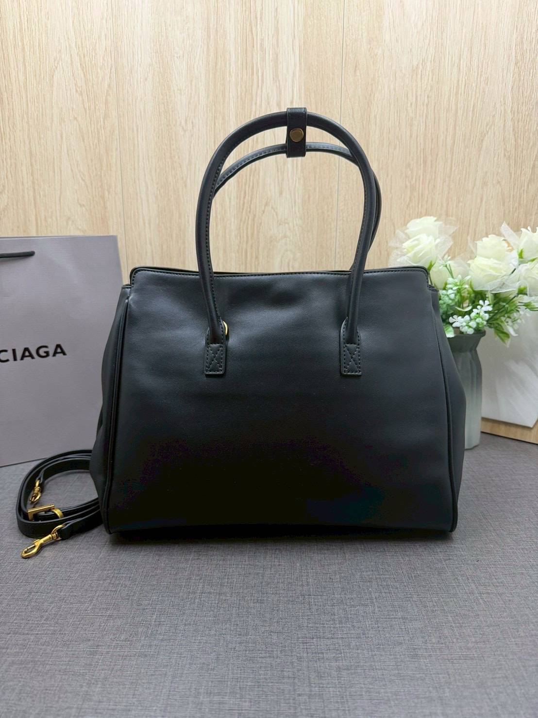 ORI หนังแท้ | Balenciaga Carry All Hampton Bag / Balenciaga Tote Bag 33cm กระเป๋าสะพายทรงโท้ท ภายในโล่งกว้าง ดีไซน์เรียบง่าย เรียบหรู