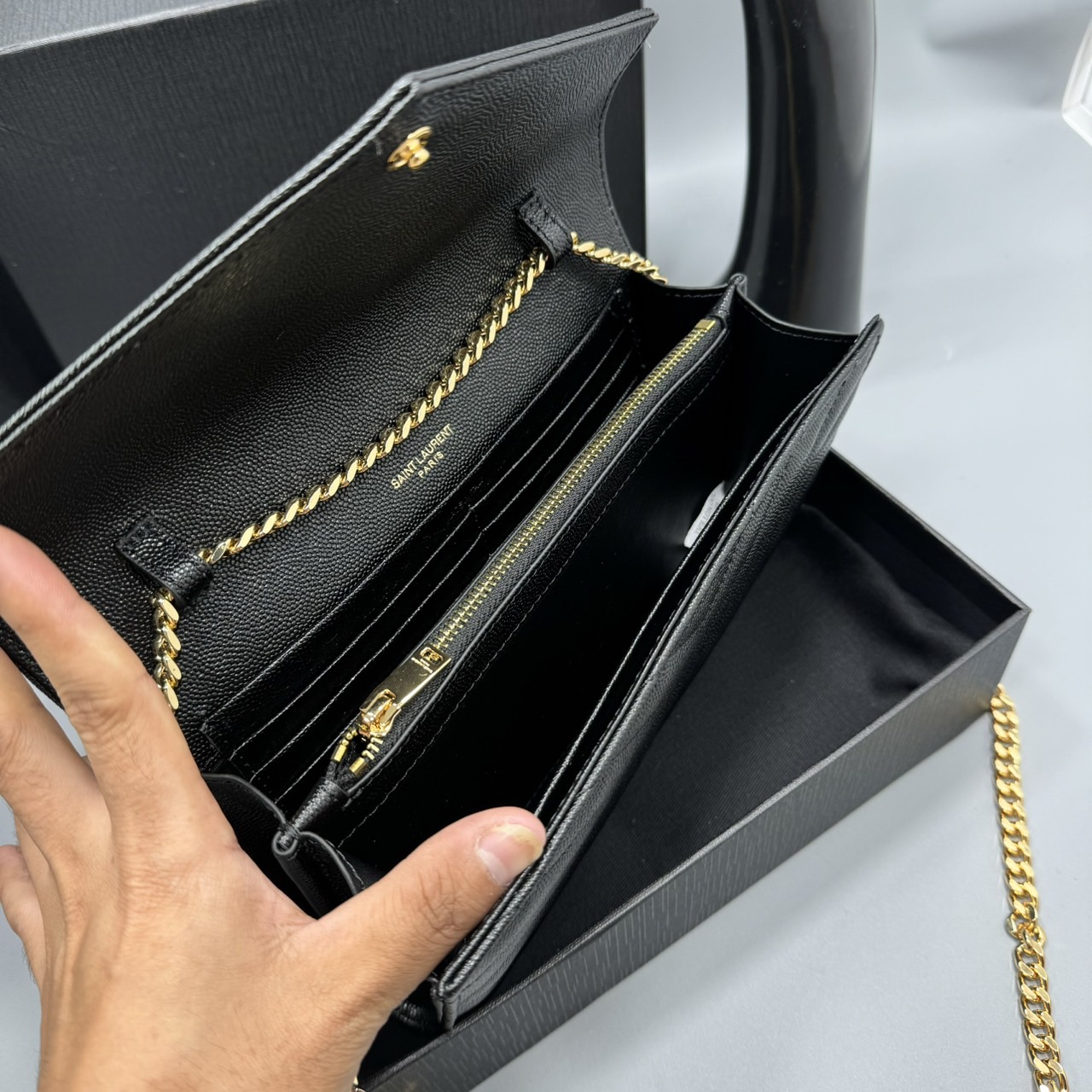 YSL Woc 9 Wallet on chain / YSL Clutch Bag 9" กระเป๋าสะพายรุ่นยอดนิยม เกรดหนังคาเวียร์สวยเต็มใบ เกรดออริ 1:1 ใช้งานต่างประเทศได้