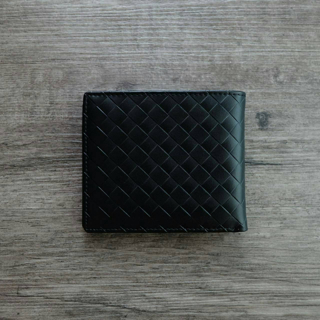 Calvin Klein Leather Belt & Wallet Set เซตสุดคุ้ม จะะมอบเป็นของขวัญหรือใช้เองก็แนะนำเลยค่าา อุปกรณ์ : มาพร้อมถุงกระดาษแบรนด์ + กล่องแบรนด์ + ที่เจาะรูเข็มขัด + ห่วงเข็มขัด