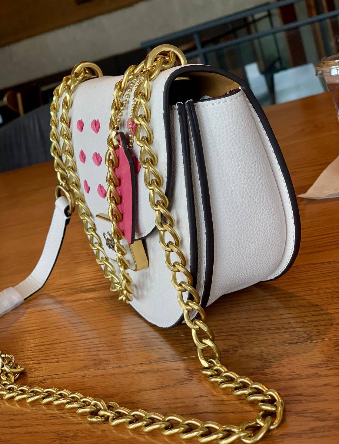 COACH ALIE SADDLE BAG JACQUARD IN SIGNATURE ((C4694//C3464)) พร้อมส่งที่ไทย รุ่นใหม่ล่าสุดค่ะ! กระเป๋าสะพายข้าง//ครอสบอดี้ร์//หรือทบสายคู่สะพายไหล่ได้ค่ะ วัสดุJacquard+หนังแท้ ได้สวยงามลงตัวมากๆ เปิดปิดกระเป๋าแบบกดล็อค มีอะไหล่โลโก้แบรนด์โดดเด่นปนคลาสสิค