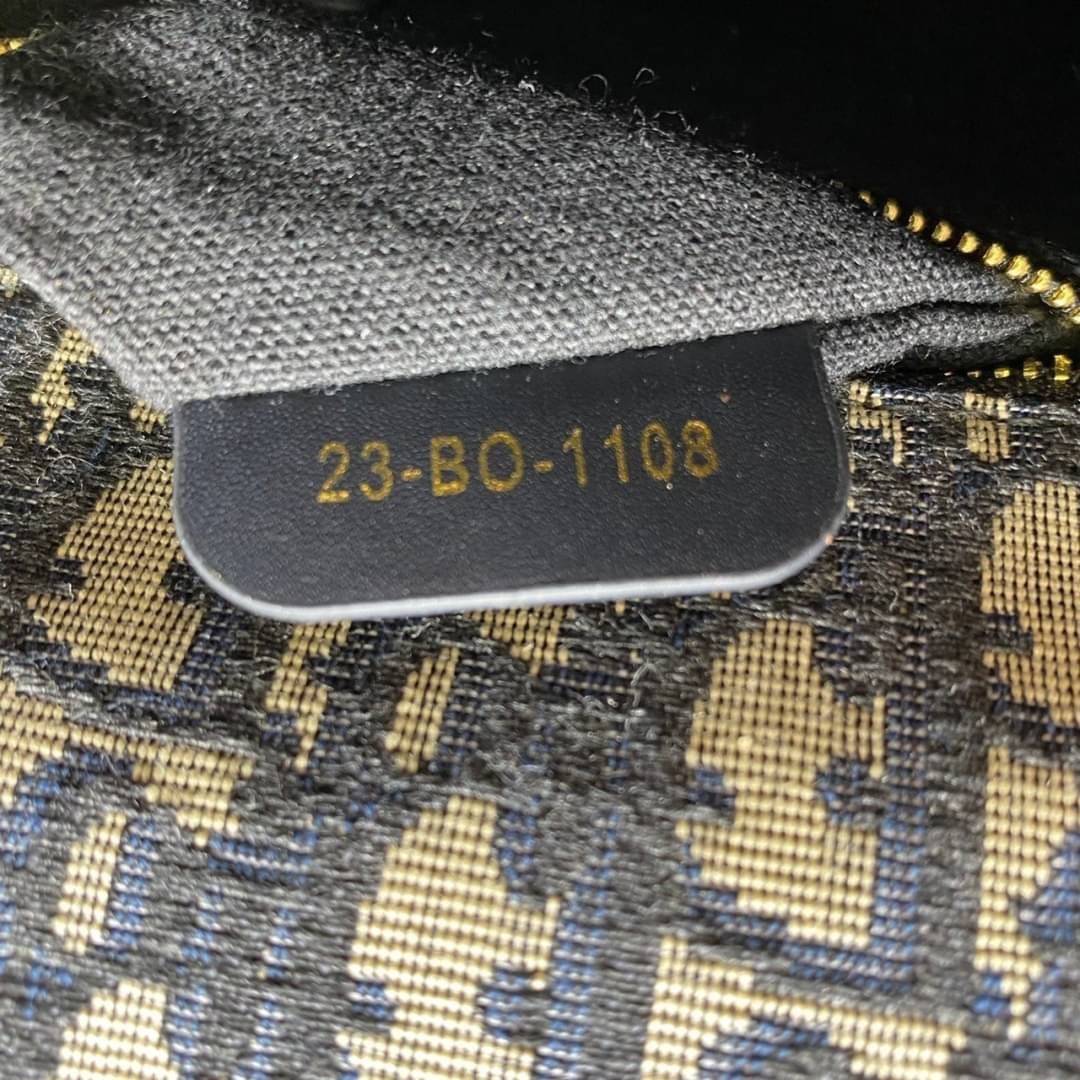 หนังแท้ CHRISTIAN DIOR 30 MONTAIGNE BAG Oblique Jacquard เอกลักษณ์ของความหรู น้ำหนักเบา ไอเท็มหายาก!! Best seller!! ยกให้น้องเลย!! ดีไซน์เรียบหรูในความเป็นเอกลักษณ์ ใช้งานง่าย สะดวก ได้ทุกโอกาส แนะนำเป็น everyday bag ติดตัวไว้เลยจ้าสาวๆ พร้อมส่งที่ไทย ภาพ