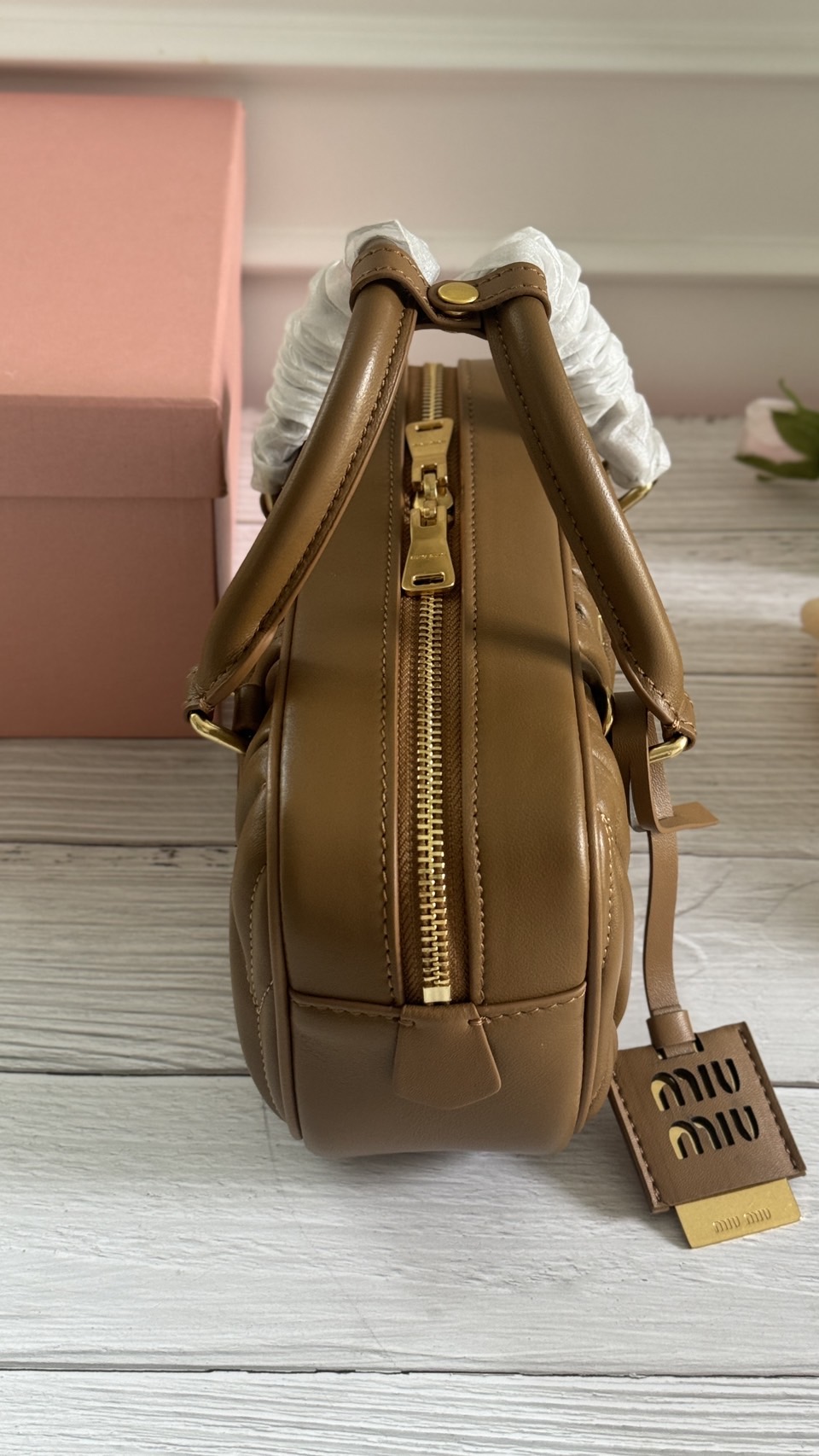 MIU MIU Arcadie Matelassé nappa leather bag 24cm กระเป๋าถือสะพาย luxurious เกรดออริ ท็อป 1:1 เกรดงานปราณีตละเอียด หนังสวย เกรดดีสุด ใช้งานต่างประเทศได้