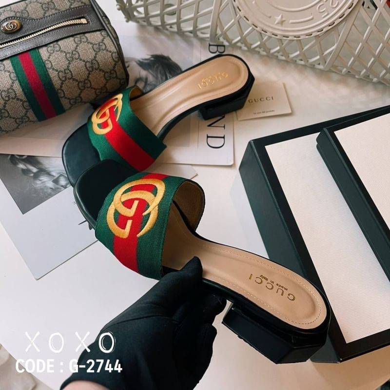 Gucci Flat Shoes งานสวม ลายผ้าสีลับปักแบรนด์ GG สวมใส่ง่าย มีส้นเล็กนเอยกำลังใส่สบาย น้ำหนักเบา ส้น 6 เหลี่ยม ด้านในรองนวมนุ่ม ใส่สบาย