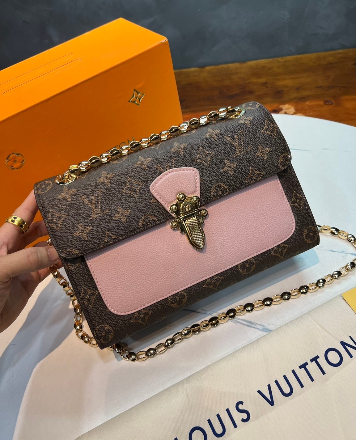 หนังแท้ LOUIS VUITTON VICTOIRE BAG พร้อมส่งที่ไทย