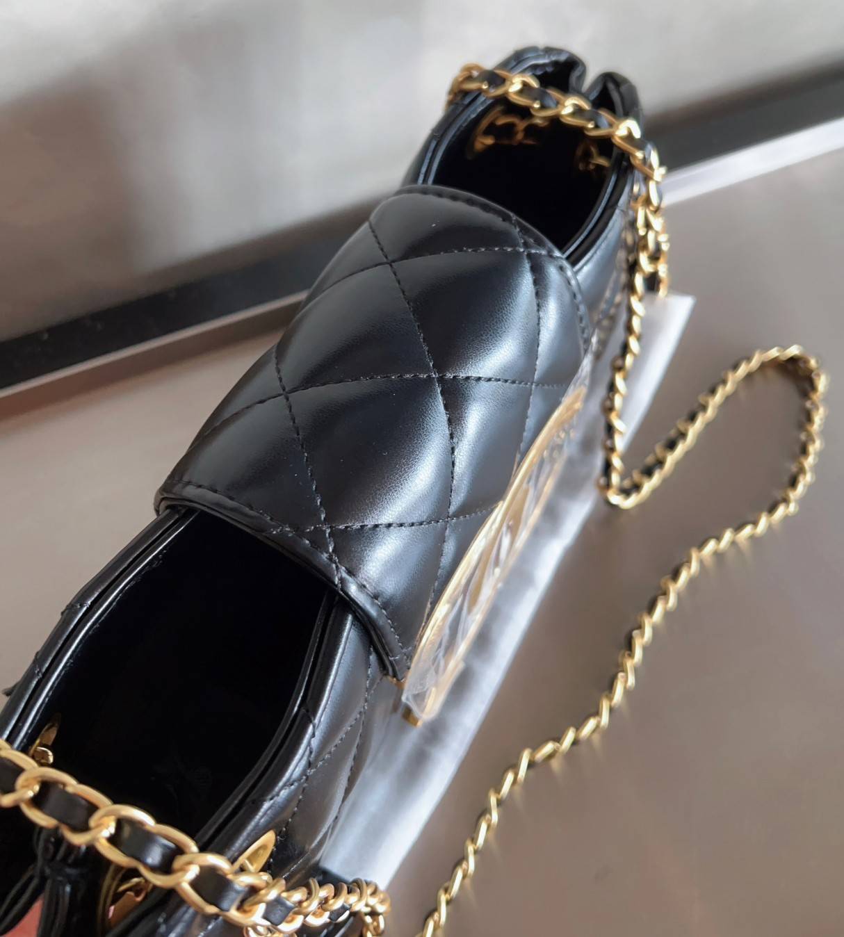 Chanel 24C bag / CHANEL WITH CHAIN / CHANEL Casual Style กระเป๋าสะพายหนังนิ่มลื่นเงาสวย