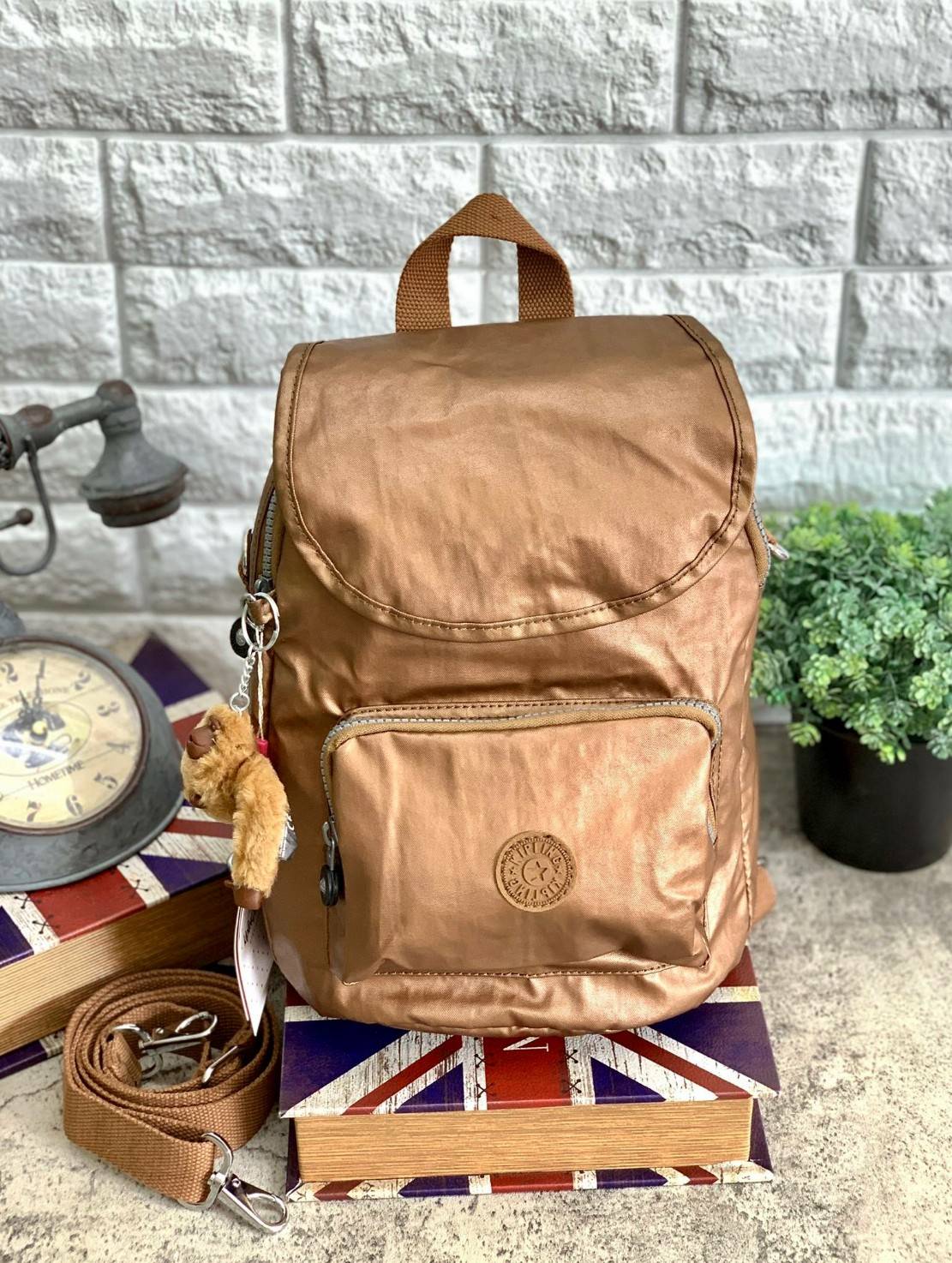 New!! Kipling Backpack//Shoulder Bag >>Kipling factory oem HK 🍭สินค้าราคาพิเศษค่ะ🍭 ✔️กระเป๋าสะพายหลัง//สะพายข้างได้ สุดคุ้มค่ะรุ่นนี้!! ✔️วัสดุไนล่อน ด้านหน้ามีช่องซิปเล็กใส่มือถือหรือของจุกจิกค่ะ ✔️เปิดปิดกระเป๋