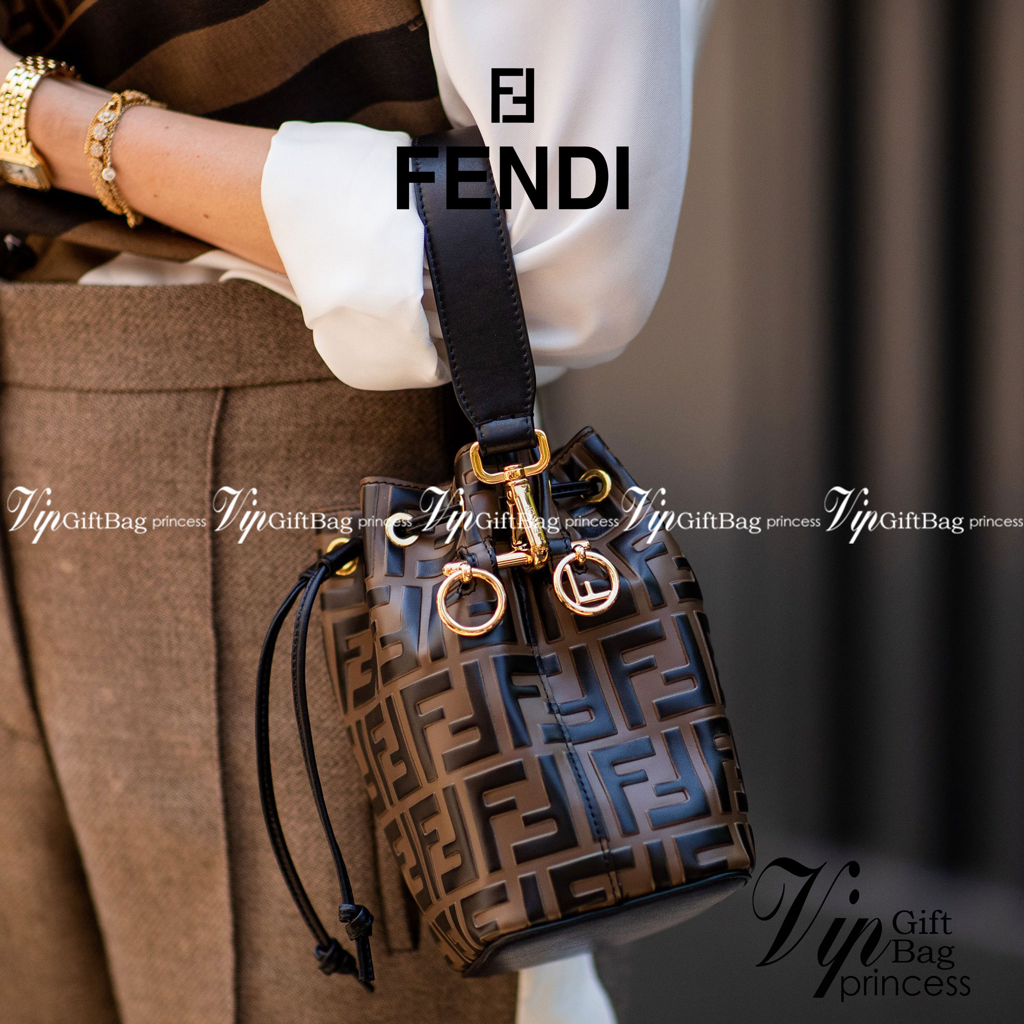 หนังแท้ FENDI Mon Tresor Brown leather mini-bag / FENDI MON TRESOR BUCKET BAG พร้อมส่งที่ไทย ภาพสินค้าถ่ายจากงานขายจริง ใช้งานต่างประเทศได้ค่ะ Small Mon Tresor bucket bag