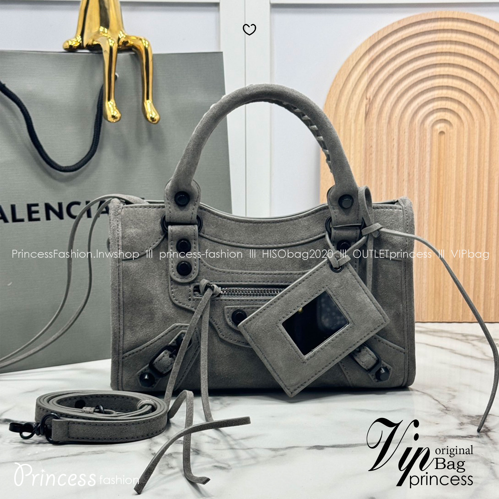 ORI หนังแท้ | Balenciaga Le City suede bag กระเป๋าถือ/สะพายข้างดีไซน์โดดเด่นสวยเท่ล้ำสมัย ใหม่ล่าสุดงานหนังกลับที่สุดแห่งความไอคอนิกไม่เหมือนใคร มีกิมมิคและลูกเล่นแพรวพราว