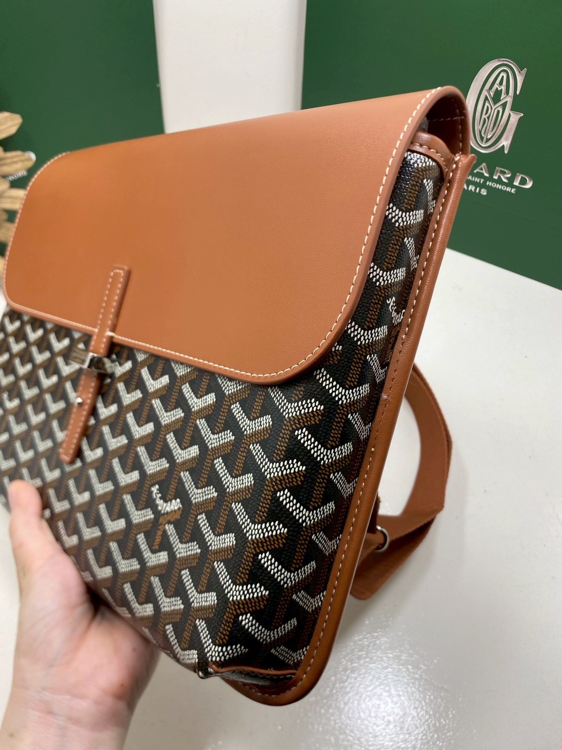 ORI หนังแท้ | Goyard Coursier Messenger bag กระเป๋าแมสเซ็นเจอร์ดีไซน์ใหม่ กะทัดรัดใช้งานได้อย่างคล่องตัว เหมาะมากสำหรับสายสปอร์ต ที่สุดของความหรูตอบโจทย์การใช้งาน ใบจริงสวยงามตามรูปค่ะ