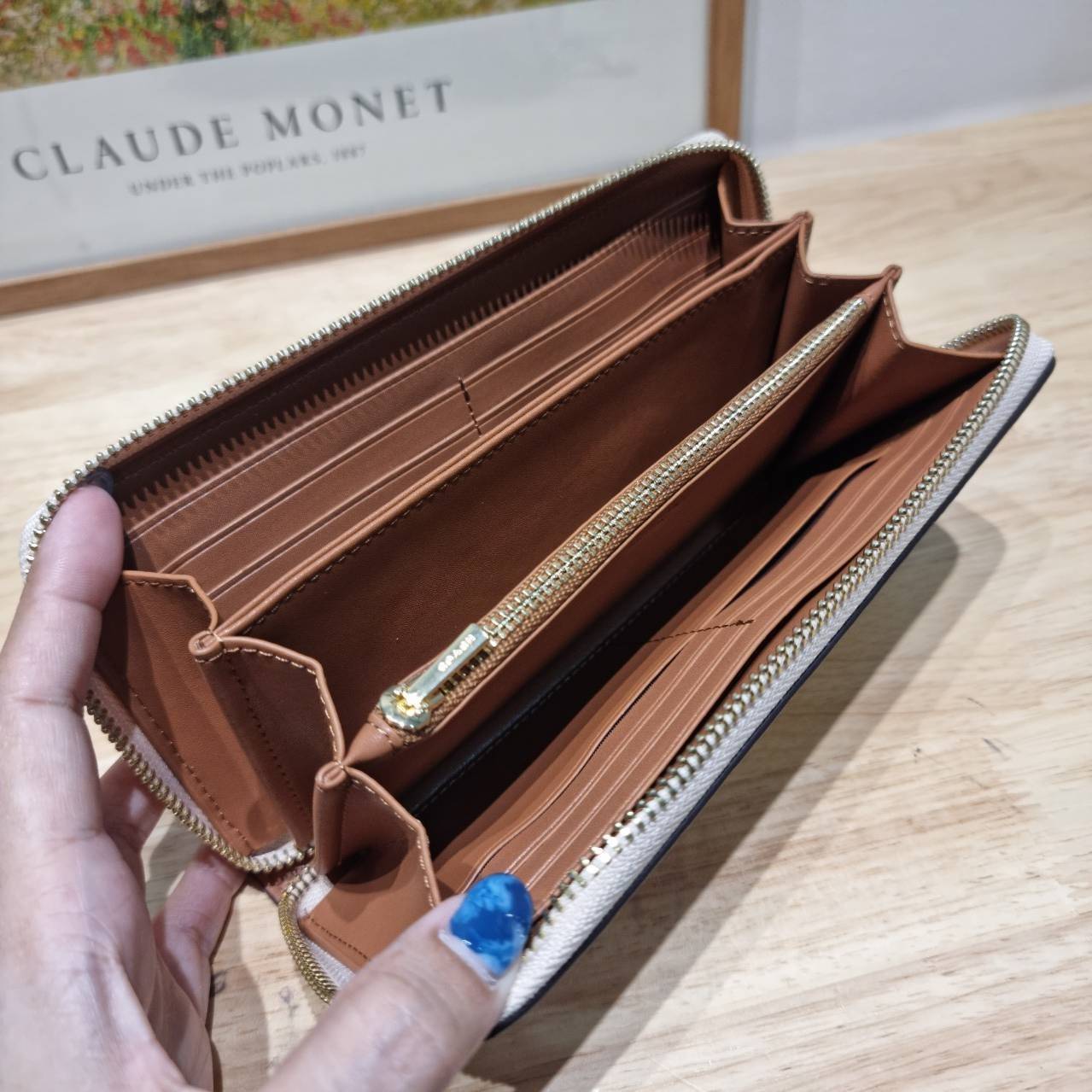 COACH LONG ZIP AROUND WALLET WITH FLORAL PRINT CJ373 / CR930 กระเป๋าสตางค์ใบยาวลายดอกไม้สดใส เกรดท็อปออริ เกรดดีสุด สลับแท้ 1:1 ใช้ต่างประเทศได้