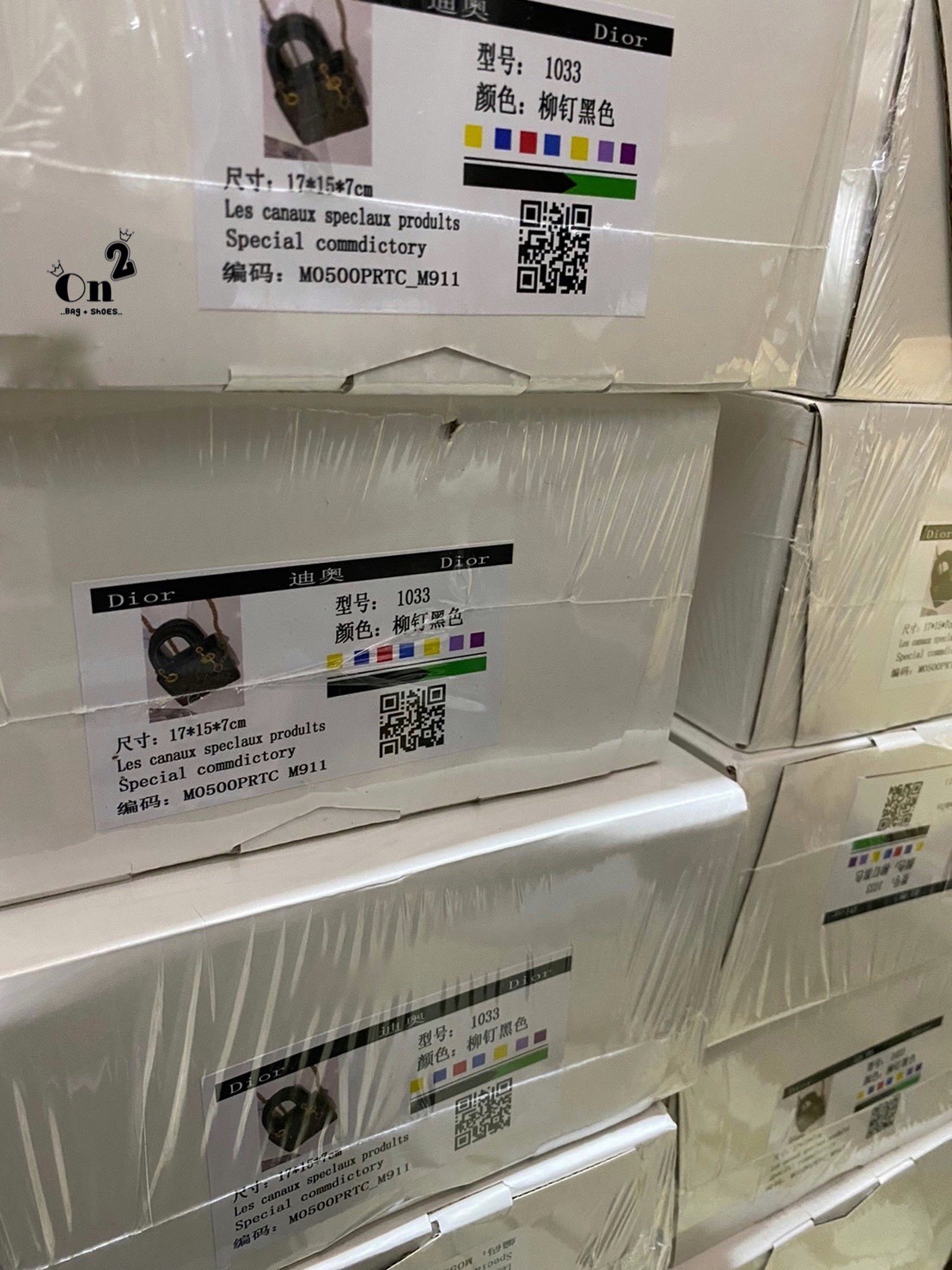 Dior bag Lady rhombus three grid diana bag / DIOR CD MINI LADY STUDDED BAG กระเป๋าสะพายข้างไซส์มินิสุดฮอต คลาสสิคตลอดกาล งานสวยเป๊ะ จะถือออกงานหรูๆ คุณหนูๆ ก็เริ่ด จะหิ้วเป็น everyday bag ก็เก๋สุดๆ ค่ะ