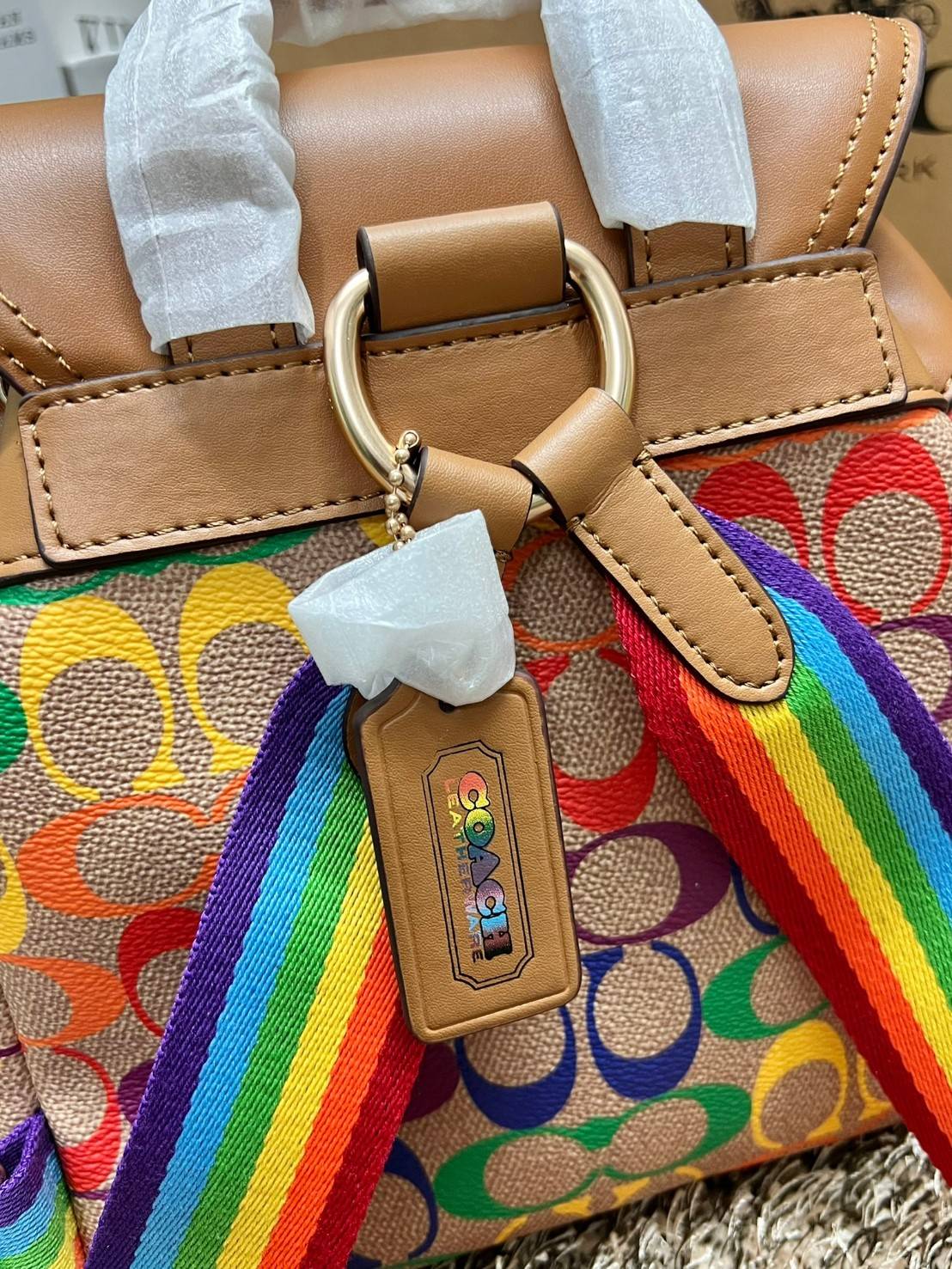 COACH PENNNIE BACKPACK IN RAINBOW SIGNATURE ((C4097)) สวยจึ้งมากแม่ ห้ามพลาด ต้องมีค่ะ! พร้อมส่งค่ะ ล่าสุด กับกระเป๋าสะพายหลังมีหูหิ้ว หนังแท้นิ่มอย่างดี ลายCทั้งใบแบบสีรุ้งสดใสมาเลย สวยมากๆค่ะ