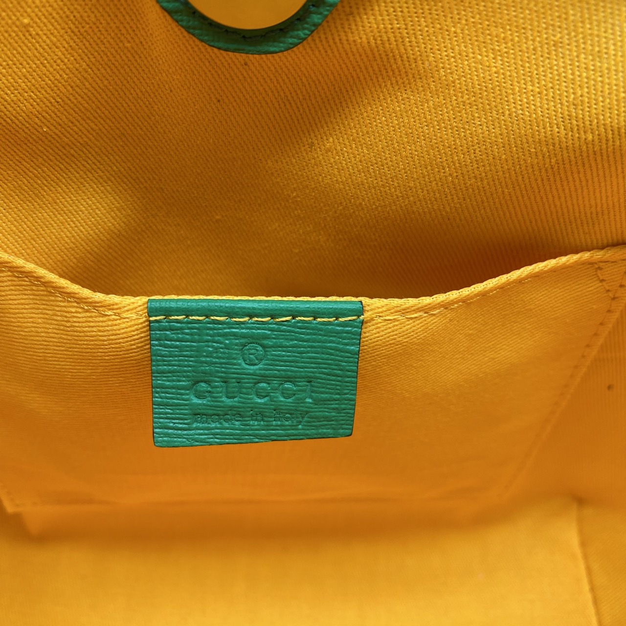 (รวมแบบ) หนังแท้ GUCCI Animal-Friendly Gucci Kid GG Supreme Tote Bag ลายใหม่น่ารักมากเลยค่าา งานหนังแท้ทรงตั้งสวย ขนาดกะทัดรัด จุของได้เยอะ ใช้ได้ทั้งเด็กและผู้ใหญ่ น่ารักมากค่ะ