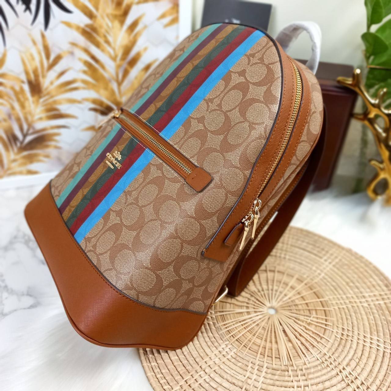 COACH KENLEY BACKPACK IN SIGNATURE CANVAS WITH STRIPE (COACH C5795)🌈🍁กระเป๋าเป้ กระเป๋าสะพายรุ่น Unisex ที่ใช้ได้ทั้งชายและหญิง รูปทรงสวย ขนาดกำลังดี// วัสดุแคนวาสคุณภาพ ผสมหนังแท้ ลาย SIGNATURE//เปิด-ปิด ด้วยซิบ ด้านในโล่งกว้าง จุของได้เย