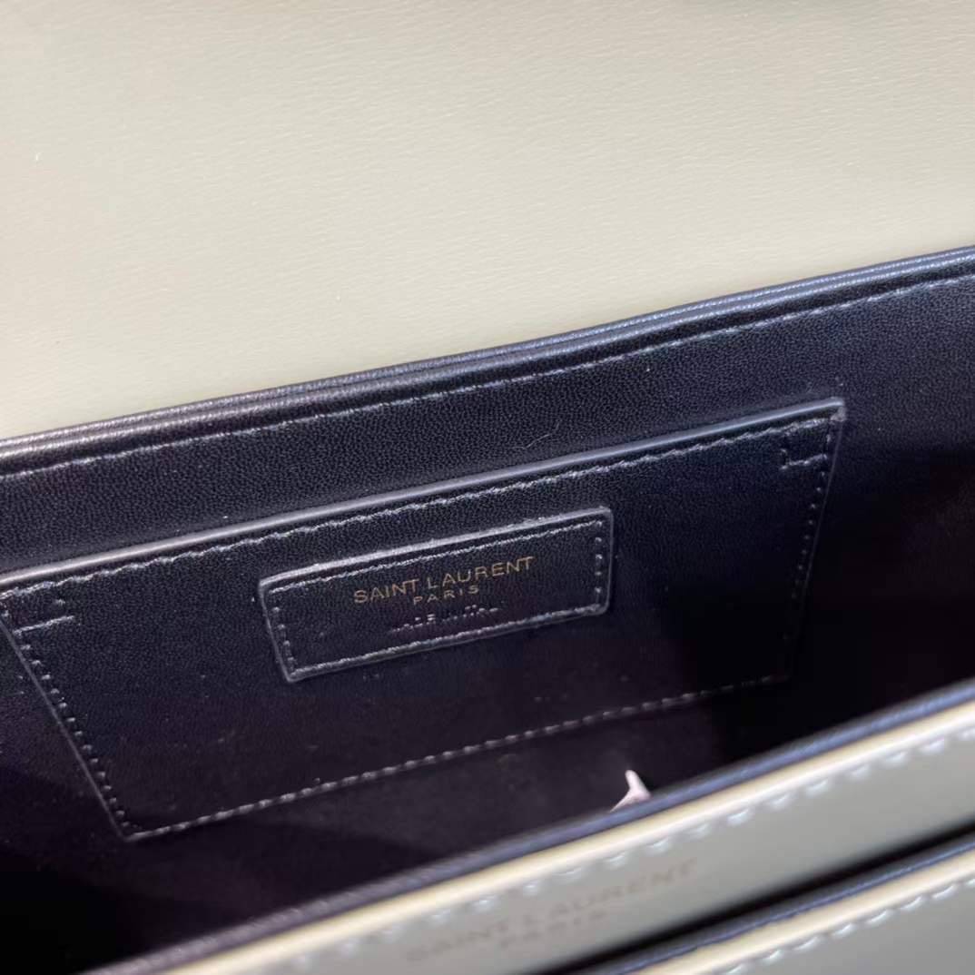 YSL Solferino medium crossbody bag คอลเล็คชั่นน้องโรเซ่ ROSE BLACKPINK ที่สุดแห่งความคลาสสิก เกรดออริจินอล หนังสวยมาก กระเป๋าสะพายรุ่นที่สาวๆ ทุกคนควรมีติดตู้ ภาพถ่ายจากงานขายจริง สวยตามรูป ไม่ผิดหวังค่ะ