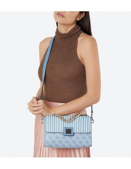 ราคาปังปิ๊นาศ (!!) มากแม่ 💕 GUESS Candace Top Handle Flap Bag กระเป๋าสะพาย Crossbody / คล้องแขน ถือออกงานได้ ทรงน่ารัก จากแบรนด์ GUESS สวยอยู่ทรง ขนาดกำลังดี น้ำหนักเบา ด้านหน้ามีโลโก้แบรนด์อะไหล่ทอง มีอะไหล่โซ่ห้อยด้านหน้าสามารถคล้องแขนและถือได้ 