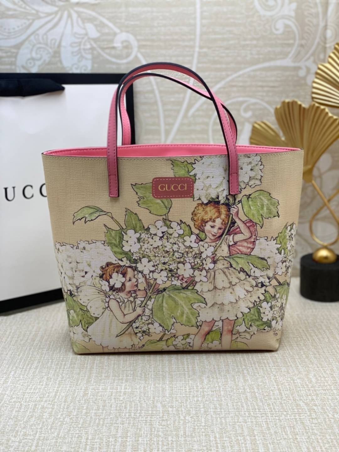 GUCCI Children's top-handle bag with tree faires print / Gucci kid tote เกรดออริจินอล วัสดุ Light pink Supreme canvas ภาพสินค้าถ่ายจากงานขายจริงใช้งานต่างประเทศได้